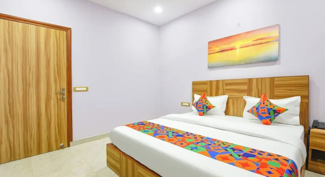 Номер Standard FabHotel AR Prime- Nr. Emaar Palm Heights Gurgaon