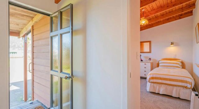 Sea Breeze Sanctuary - Pauanui Holiday Home, Rezerwuj Hotel Hotele w Auckland Region z parkingiem, Parking
