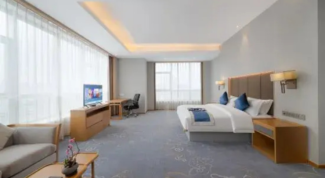 Люкс Oriental Plaza Hotel
