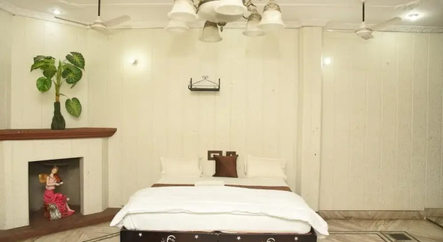 Двухместный номер Deluxe Hotel Vills Guest House Lucknow