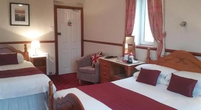 Четырёхместный номер Standard The Gower Hotel