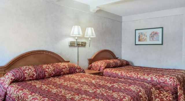 Четырёхместный номер Standard Travelodge by Wyndham Elkton University Area