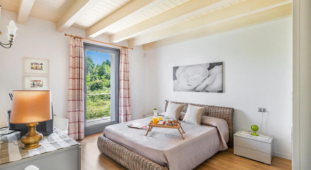 Borgo Gasparina A23 con Piscina by Wonderful Italy, Забронировать Отель Кастельнуово-дель-Гарда Garda Veneto, рядом с Парк развлечений «Гардаленд»