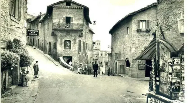 Calende Di Maggio, Varaa Hotelli Assisi Umbria