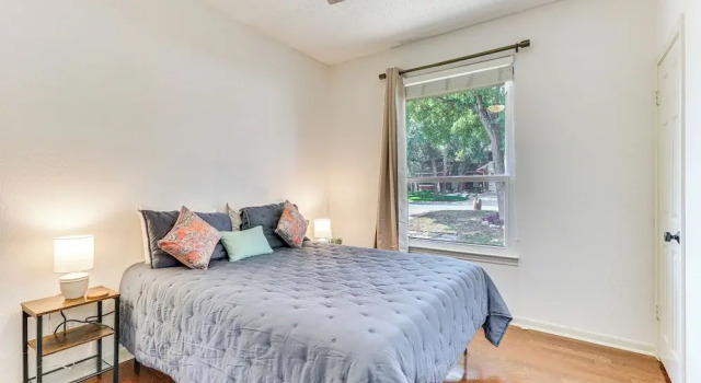Deck & Greenbelt Access: Lovely Austin Home, Забронировать Дом для отпуска Остин Greater Austin