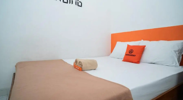 KoolKost near Golden Truly Mall, Book Hotel Kemayoran Jakarta