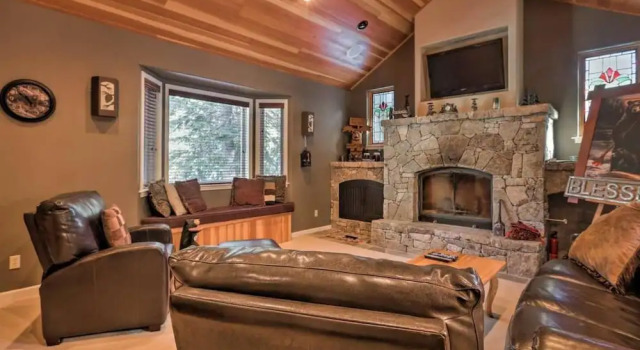 Large Home in Central Truckee With Private Hot Tub