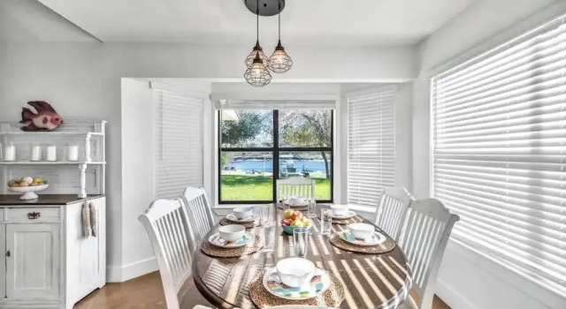 Lakefront Paradise With Firepit