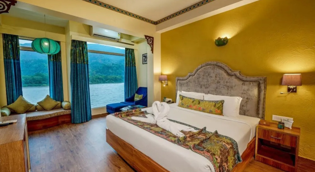 Номер Premium с балконом и с видом на реку GANGA KINARE- A Riverside Boutique Resort, Rishikesh