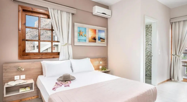 Трёхместный номер Standard Cathrin Suites