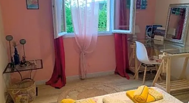 Charmante chambre proche aéroport, Varaa Hotelli  