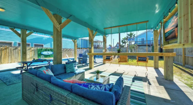 Коттедж Sleeps 21, 2 Homes 2 Private Pools, Fire Pit, Swing Bar Walk to the Beach