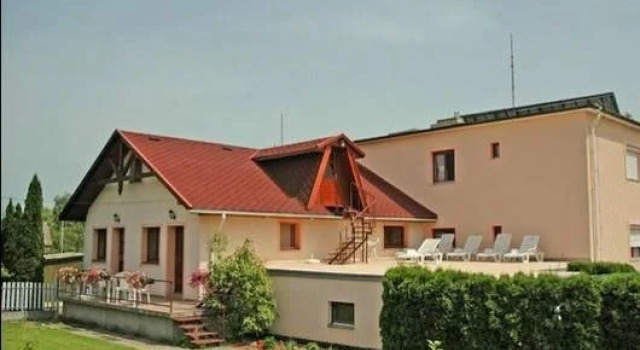 Fészek Apartmanház, Prenota Hotel Hotel a Western Transdanubia con piscina, Piscina