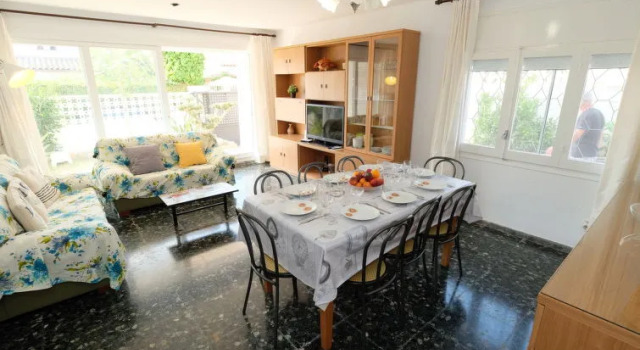Holiday Home Burgos, Забронировать Дом для отпуска Коттеджи El Baix Camp, Коттедж