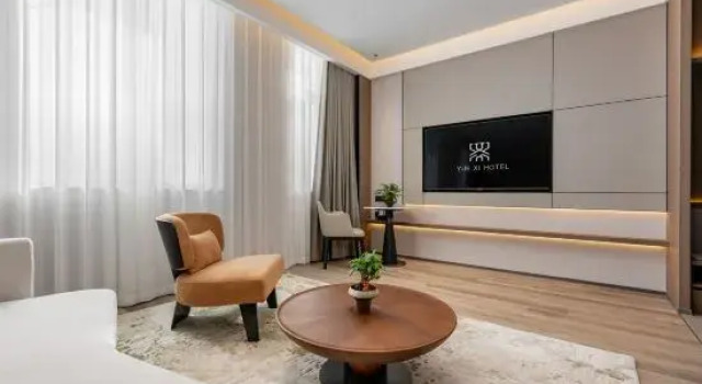 Люкс Luxury Yuexi Hotel (Juxian No.1 Middle School)