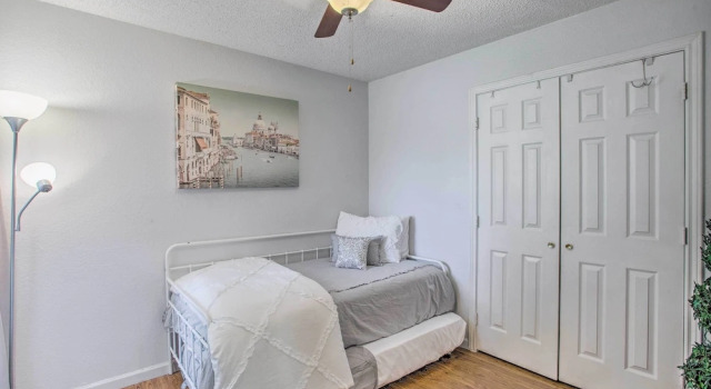 Family-friendly Rowlett Home ~ 23 Mi to Dallas, Забронировать Дом для отпуска Коттеджи Роулетт, Коттедж