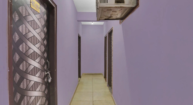 OYO 81441 Shri Radha Krishna Palace, Забронировать Отель Отели Газиабад с парковкой, Парковка