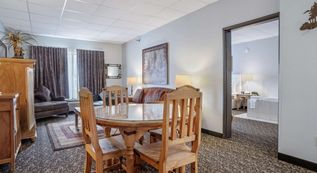 Elevation Inn & Suites, Trademark Collection by Wyndham Downtown Rapid City- Walking Distance To The Monument, Забронировать Отель Отели Рапид-Сити с бассейном, рядом с Аллея искусств, Бассейн