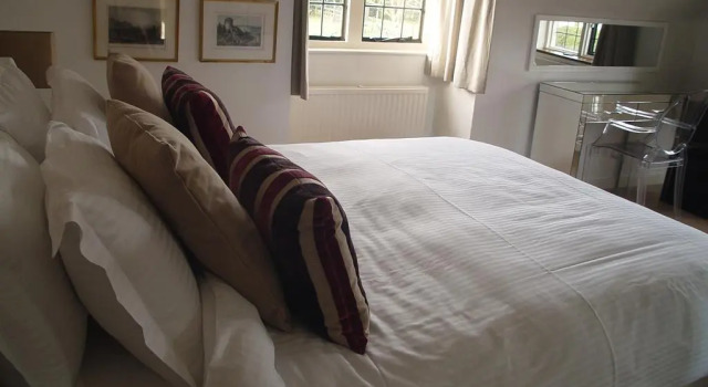 Pinkneys Court Mews, Book Hotel Maidenhead Berkshire