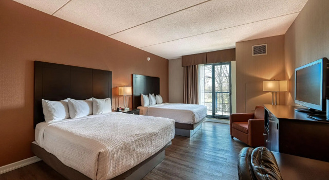 Четырёхместный номер Standard с видом на парк Perth Parkside Hotel and Spa, BW Premier Collection