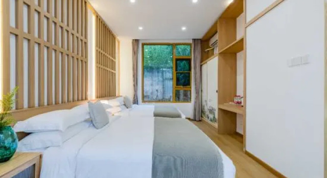 Кровать в общем номере (женский номер) Floral Hotel·Great Wall Utopia Homestay