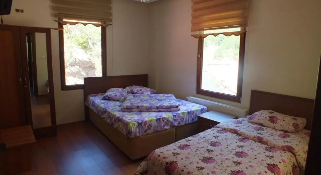 Трёхместный номер Standard с балконом и с видом на реку Uzungol Soylu Hotel