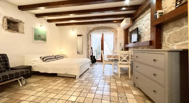 Guesthouse F, Book Hotel Cheap Hotels in Croatian Islands