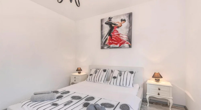 Amazing Home in Klimno With Wifi and 5 Bedrooms, Varaa Hotelli Hotellit Kvarner Islands uima-altaalla, Uima-allas
