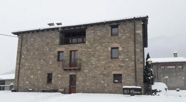 Mas El Ferrés, Prenota Hotel La Vall d'en Bas 