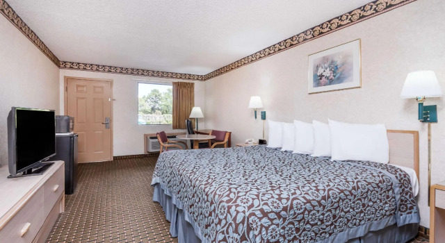 Двухместный номер Standard Days Inn by Wyndham Byron