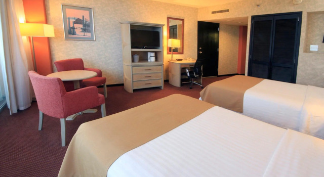 Четырёхместный номер Standard Holiday Inn Monterrey-Parque Fundidora by IHG
