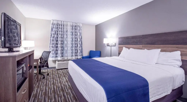 Номер Standard Days Inn & Suites by Wyndham Wisconsin Dells