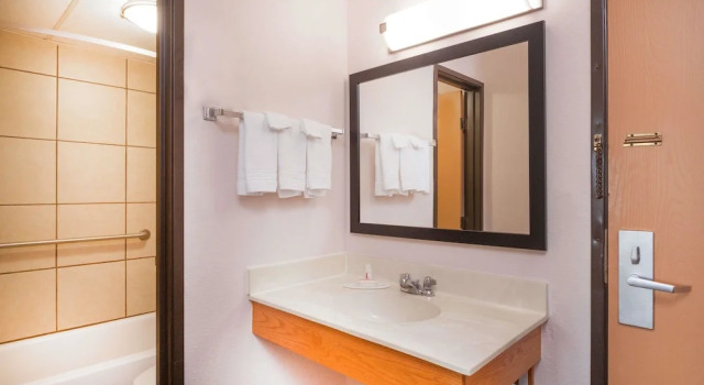Двухместный номер Business Days Inn by Wyndham Mason City