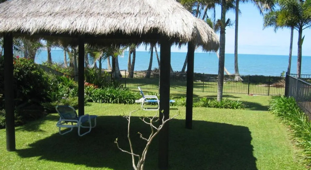 Коттедж The Beach Villa on Newell Beach