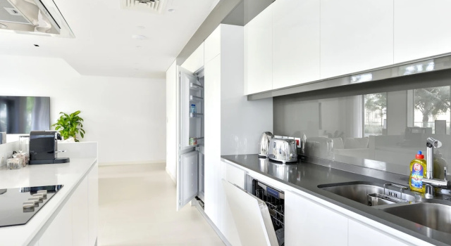 Апартаменты Luxury Цокольный этаж с 2 комнатами Elegant 2BR with maids room and Ain View
