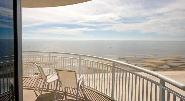 Люкс с 2 комнатами с частичным видом на океан South Beach Biloxi Hotel & Suites
