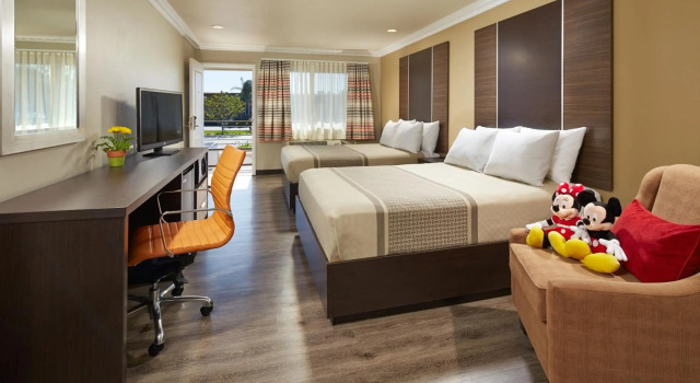 Eden Roc Inn & Suites