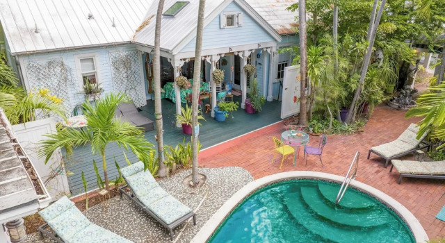 Коттедж Boat House by Avantstay Character Cottage Central Location w/ Shared Pool Month Long Stays