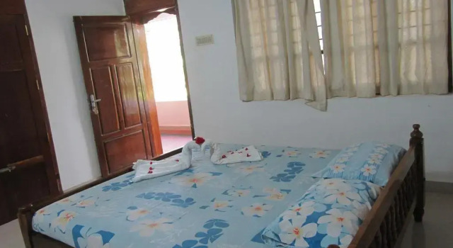 M R Beach & Cottages