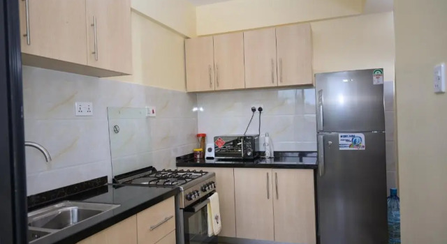 Private room(ensuite) in a 2 bedroom apt with gym.