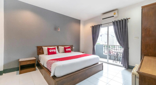 OYO 75360 Walk In Hotel