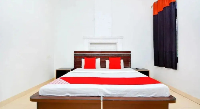 Corner House By OYO Rooms