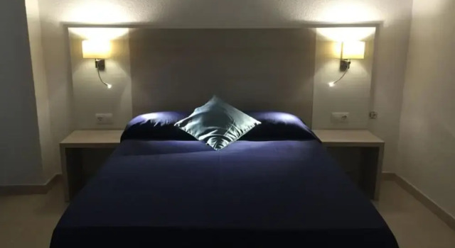 Трёхместный семейный номер Standard с балконом и с видом на город Hotel Antares