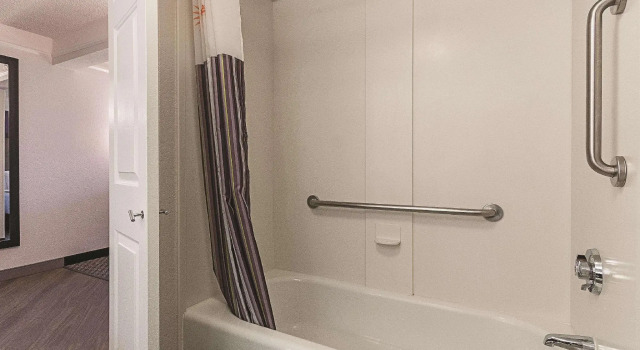 Четырёхместный номер Standard La Quinta by Wyndham Grand Junction Airport