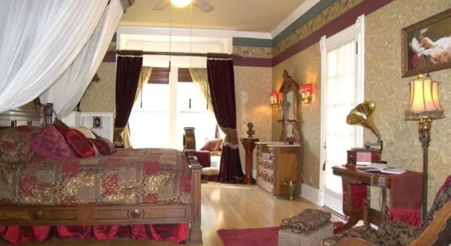 Номер Luxury Alexander Mansion Bed and Breakfast