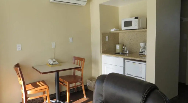 Номер Standard Coronet Motel