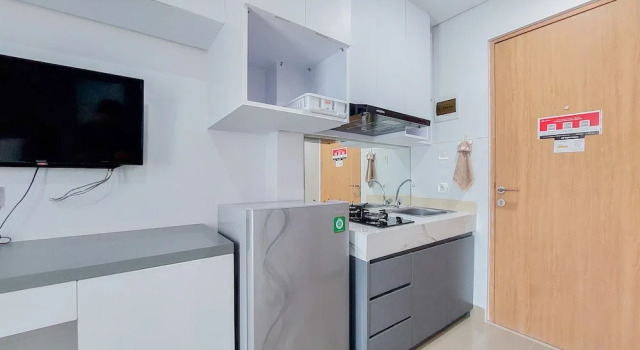 Студия Good Deal and Simply Look Studio Apartment at B Residence By Travelio