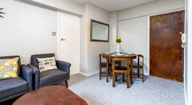 Warm and welcoming Home in Putney, Забронировать Отель Отели Англии 3 звезды, 3*