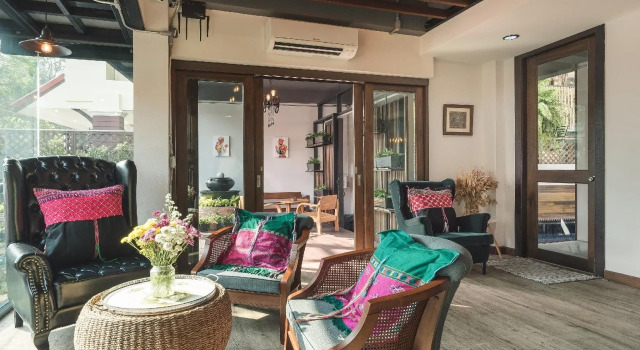 33 Poshtel