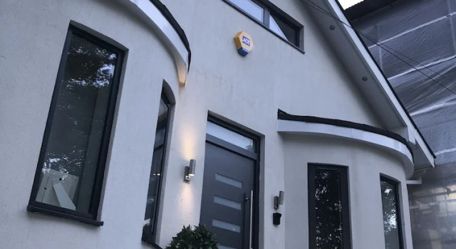 Artsy Retreat - Sleeps 4, Free Parking & Balcony